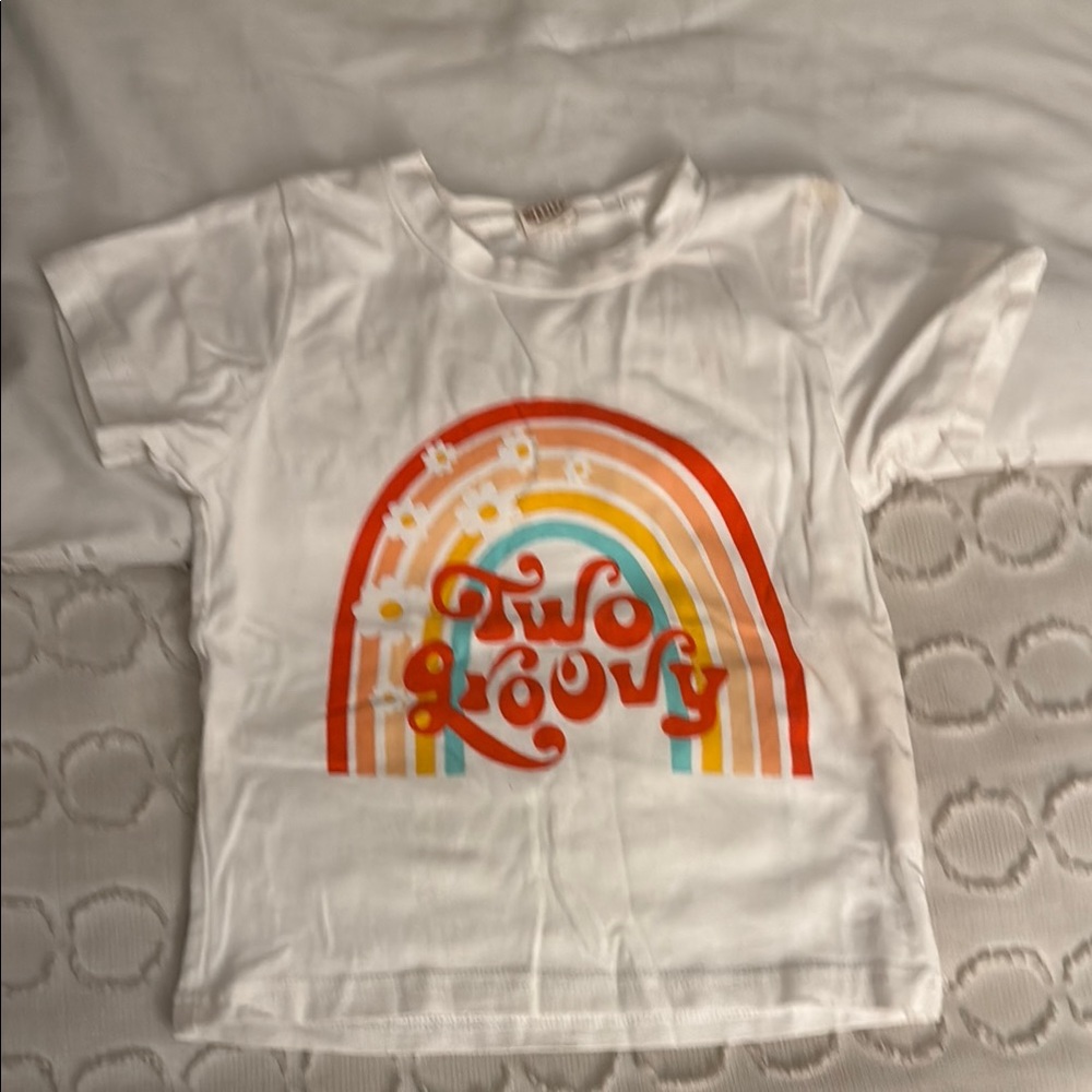 Amazon Essentials White and Red Short Sleeve Tee